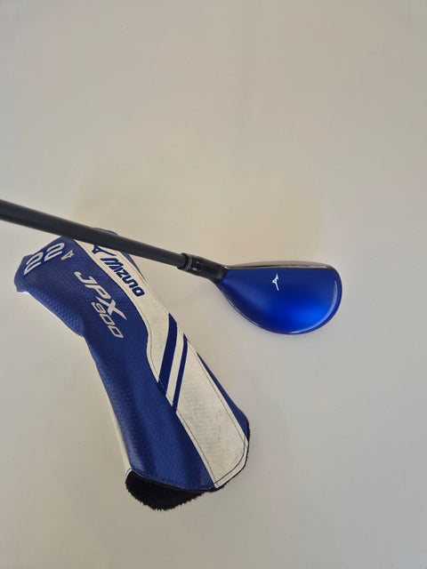 Mizuno JPX 900 4 hybrid with matching 22 degree headcover