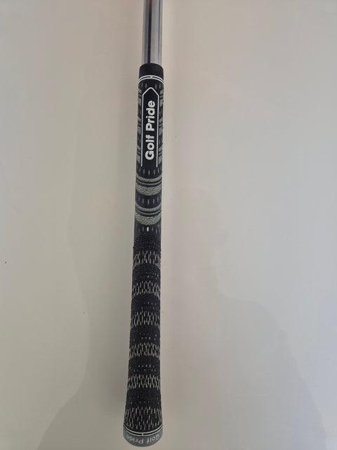 Standard size Golf Pride multi-compound grip on Mizuno Pro Fli-Hi driving iron