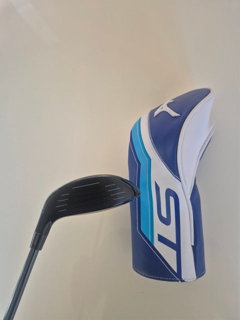 Face of the right-handed Mizuno ST-MAX 230 21 degree 7 wood in excellent used condition