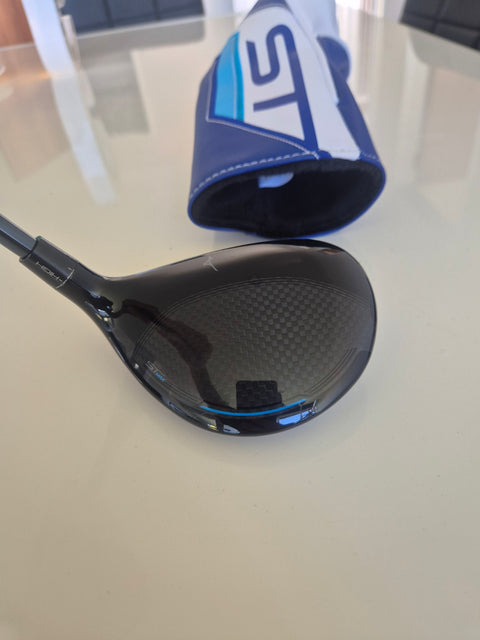 Carbon crown of the used Mizuno ST-MAX 230 7 wood showing excellent condition