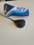 Crown and headcover of the actual Mizuno ST-MAX 230 21 degree fairway wood