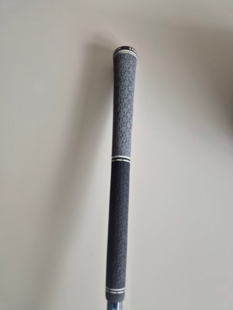 Multi-compound grip on Mizuno ST-X 230 driver