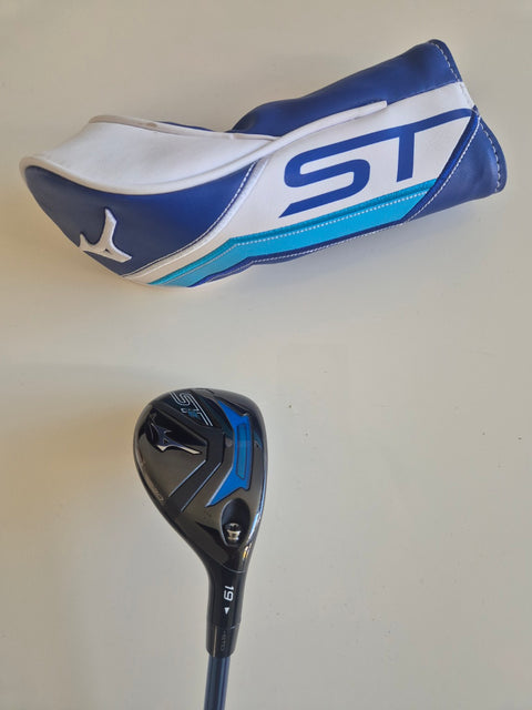 Sole and 19 degree loft marking on the Mizuno ST-Z 230 hybrid