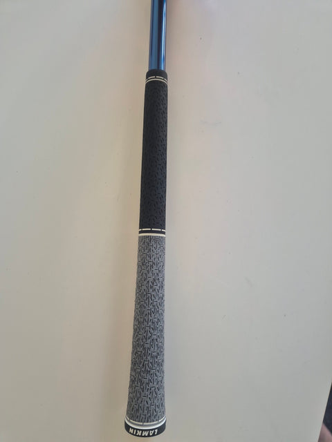 Textured grey and black Lamkin grip fitted to the used Mizuno ST-Z 230 hybrid