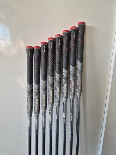 Golf Pride MCC Plus4 standard reduced-taper grips with ALIGN markings on used PING i210 irons