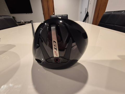 Close-up of Titleist GT2 21 degree 7 wood sole