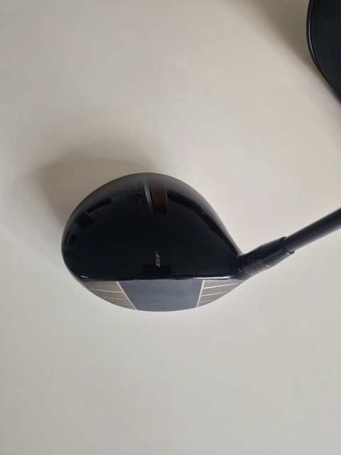 Titleist GT3 driver crown showing the small cosmetic mark