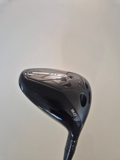 Titleist GT3 9 degree right-handed driver sole and adjustable weight track