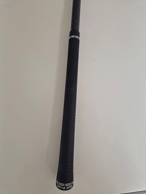 Golf Pride grip fitted to Titleist TSR2+ fairway wood
