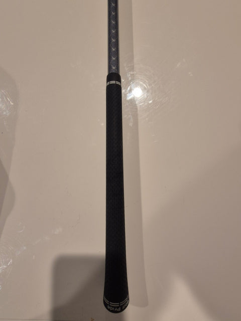 Golf Pride grip fitted to Titleist TSR3 fairway wood