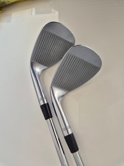 Faces and grooves of the actual right-handed Titleist Vokey SM7 wedge pair