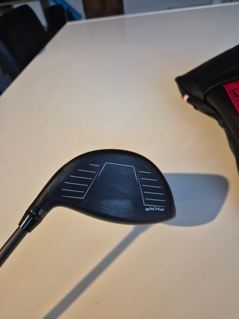 Wilson DYNAPWR Carbon 9 degree driver face, right-handed, used very good condition