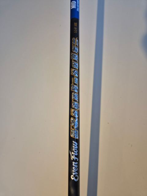 EvenFlow Riptide 50 gram 5.5 regular shaft fitted to Wilson DYNAPWR Carbon driver