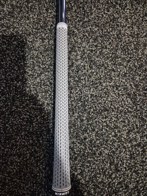 Lamkin Crossline 360 standard grip on used Wilson DYNAPWR driver