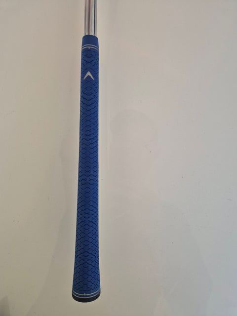 Blue standard Lamkin UTx grip on Callaway JAWS wedge