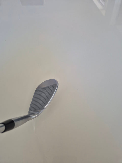 Fourteen RM-4 wedge leading edge and grooves