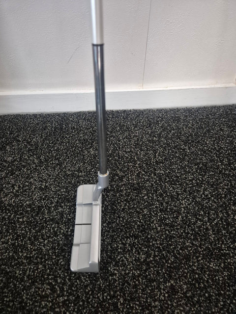 Odyssey White Hot OG 1WS 33 inch right-handed putter at address