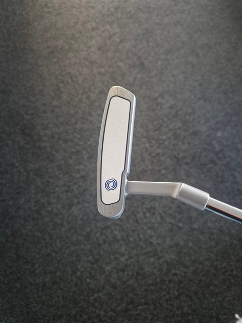 Odyssey White Hot OG 1WS putter face showing White Hot insert
