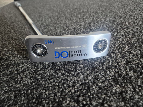 Odyssey White Hot OG 1WS putter sole showing weights