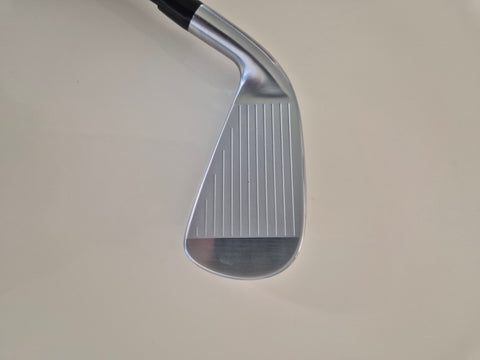 Face of Titleist U505 3 utility iron in excellent condition