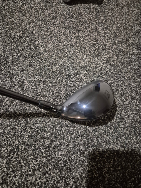 Used Titleist TSR2 4 hybrid crown with no sky marks