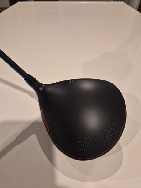 Wilson DYNAPWR 13 degree right-handed driver crown and hosel view